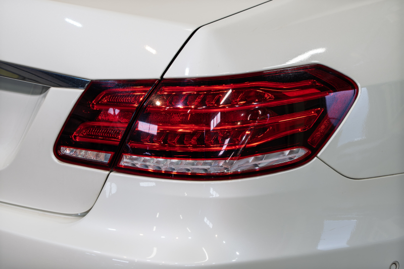 メルセデスベンツ Eクラス E250 AVG 1stｱﾆﾊﾞｰｻﾘｰｴﾃﾞｨｼｮﾝ　後期 限定車 黒革 ﾅﾋﾞTV 360ｶﾒ LEDﾍｯﾄﾞﾗｲﾄ AMGｴｱﾛ&18AW ACC BSM LCW　2年保証