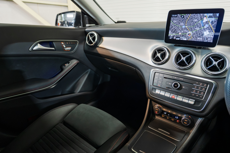 メルセデスベンツ CLAクラス CLA180 ｼｭｰﾃｨﾝｸﾞﾌﾞﾚｰｸ AMGｽﾀｲﾙ AMGﾌﾟﾚﾐｱﾑ&ﾚｰﾀﾞｰｾｰﾌﾃｨPKG　後期 Pｽﾀ 黒半革 ｻﾝﾙｰﾌ ｼｰﾄﾋｰﾀｰ 純正ﾅﾋﾞ ﾌﾙｾｸﾞTV harman/kardon CarPlay Bｶﾒﾗ PTS LEDﾍｯﾄﾞﾗｲﾄ ｱﾝﾋﾞｴﾝﾄ AMGｴｱﾛ&18ｲﾝﾁAW　2年保証付