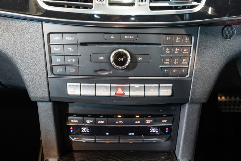 メルセデスベンツ Eクラス E250 ワゴン AVG AMGｽﾎﾟｰﾂ&ﾚｰﾀﾞｰｾｰﾌﾃｲPKG　 後期最終ﾓﾃﾞﾙ 黒革 ｼｰﾄﾋｰﾀｰ 純正ﾅﾋﾞ ﾌﾙｾｸﾞTV 360ｶﾒﾗ LEDﾍｯﾄﾞﾗｲﾄ AMGｴｱﾛ&18ｲﾝﾁAW　2年保証付