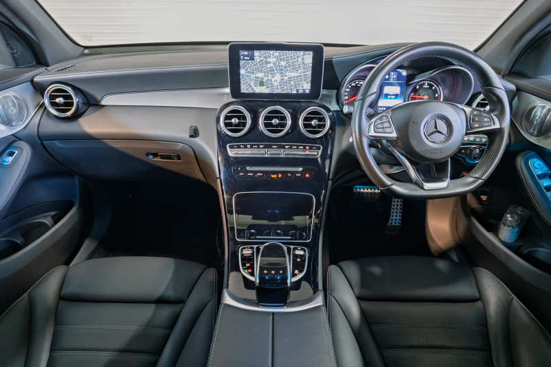 メルセデスベンツ GLC GLC220d 4MATIC ｽﾎﾟｰﾂ 本革仕様 ﾚｰﾀﾞｰSP　黒革 ﾋｰﾀｰ ﾊﾟﾉSR 純正ﾅﾋﾞTV ﾌﾞﾙﾒｽﾀｰS 360ｶﾒﾗ ﾍｯﾄﾞｱｯﾌﾟD ACC 自動Rｹﾞｰﾄ&ﾊﾝｽﾞﾌﾘｰA AMGｽﾀｲﾘﾝｸﾞPKG AMG19ｲﾝﾁAW　2年保証付