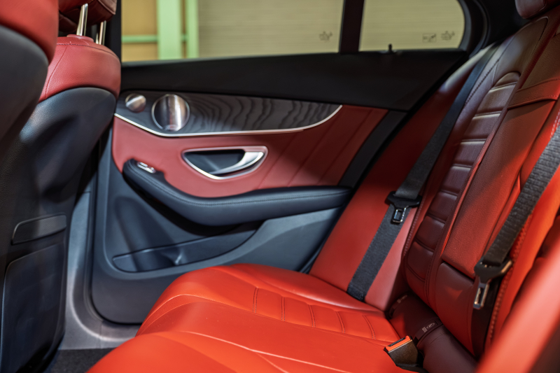 メルセデスベンツ Cクラス C220d ﾛｰﾚｳｽｴﾃﾞｼｮﾝ ﾚｻﾞｰｴｸｽｸﾙｰｼﾌﾞ&ﾚｰﾀﾞｰSP　後期 赤革 MBUXﾅﾋﾞTV ﾌﾞﾙﾒｽﾀｰS 360ｶﾒﾗ HUD ACC ｴｱｻｽﾍﾟﾝｼｮﾝ ﾏﾙﾁﾋﾞｰﾑLED AMGｽﾀｲﾘﾝｸﾞPKG AMG18ｲﾝﾁAW　2年保証