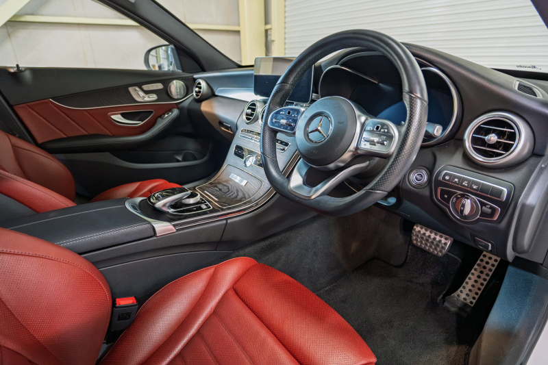 メルセデスベンツ Cクラス C220d ﾛｰﾚｳｽｴﾃﾞｼｮﾝ ﾚｻﾞｰｴｸｽｸﾙｰｼﾌﾞ&ﾚｰﾀﾞｰSP　後期 赤革 MBUXﾅﾋﾞTV ﾌﾞﾙﾒｽﾀｰS 360ｶﾒﾗ HUD ACC ｴｱｻｽﾍﾟﾝｼｮﾝ ﾏﾙﾁﾋﾞｰﾑLED AMGｽﾀｲﾘﾝｸﾞPKG AMG18ｲﾝﾁAW　2年保証