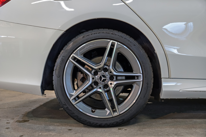 メルセデスベンツ Cクラス C220d ﾛｰﾚｳｽｴﾃﾞｼｮﾝ ﾚｻﾞｰｴｸｽｸﾙｰｼﾌﾞ&ﾚｰﾀﾞｰSP　後期 赤革 MBUXﾅﾋﾞTV ﾌﾞﾙﾒｽﾀｰS 360ｶﾒﾗ HUD ACC ｴｱｻｽﾍﾟﾝｼｮﾝ ﾏﾙﾁﾋﾞｰﾑLED AMGｽﾀｲﾘﾝｸﾞPKG AMG18ｲﾝﾁAW　2年保証