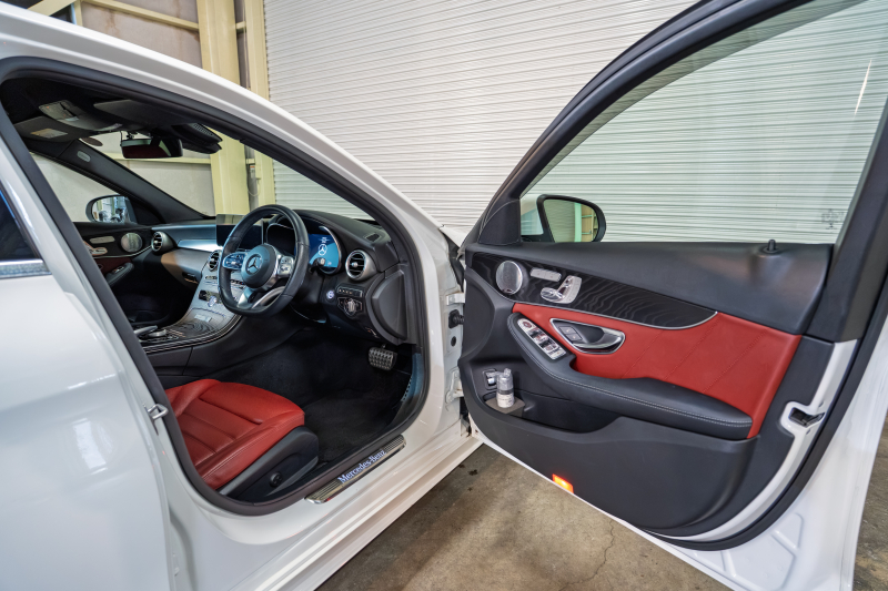 メルセデスベンツ Cクラス C220d ﾛｰﾚｳｽｴﾃﾞｼｮﾝ ﾚｻﾞｰｴｸｽｸﾙｰｼﾌﾞ&ﾚｰﾀﾞｰSP　後期 赤革 MBUXﾅﾋﾞTV ﾌﾞﾙﾒｽﾀｰS 360ｶﾒﾗ HUD ACC ｴｱｻｽﾍﾟﾝｼｮﾝ ﾏﾙﾁﾋﾞｰﾑLED AMGｽﾀｲﾘﾝｸﾞPKG AMG18ｲﾝﾁAW　2年保証