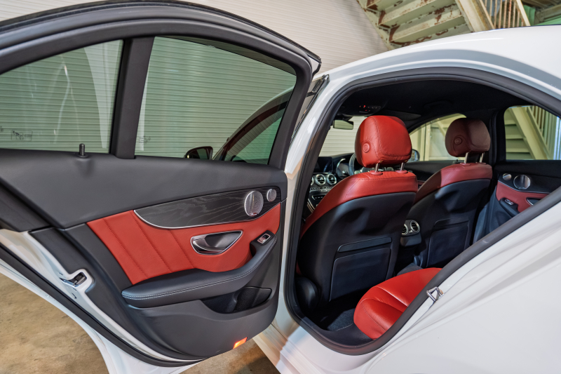 メルセデスベンツ Cクラス C220d ﾛｰﾚｳｽｴﾃﾞｼｮﾝ ﾚｻﾞｰｴｸｽｸﾙｰｼﾌﾞ&ﾚｰﾀﾞｰSP　後期 赤革 MBUXﾅﾋﾞTV ﾌﾞﾙﾒｽﾀｰS 360ｶﾒﾗ HUD ACC ｴｱｻｽﾍﾟﾝｼｮﾝ ﾏﾙﾁﾋﾞｰﾑLED AMGｽﾀｲﾘﾝｸﾞPKG AMG18ｲﾝﾁAW　2年保証