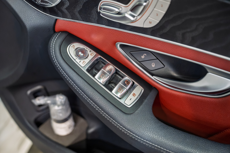 メルセデスベンツ Cクラス C220d ﾛｰﾚｳｽｴﾃﾞｼｮﾝ ﾚｻﾞｰｴｸｽｸﾙｰｼﾌﾞ&ﾚｰﾀﾞｰSP　後期 赤革 MBUXﾅﾋﾞTV ﾌﾞﾙﾒｽﾀｰS 360ｶﾒﾗ HUD ACC ｴｱｻｽﾍﾟﾝｼｮﾝ ﾏﾙﾁﾋﾞｰﾑLED AMGｽﾀｲﾘﾝｸﾞPKG AMG18ｲﾝﾁAW　2年保証