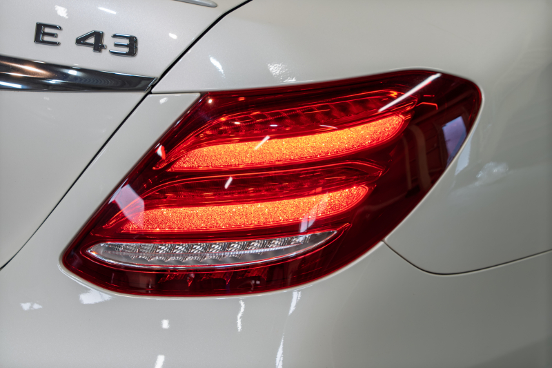 AMG Eクラス E43 4MATIC ﾚｰﾀﾞｰSP　ACC 茶革 ﾋｰﾀｰ ﾊﾟﾉﾗﾏSR 純正ﾅﾋﾞTV ﾌﾞﾙﾒｽﾀｰS 360ｶﾒﾗ Carplay ﾍｯﾄﾞｱｯﾌﾟD LEDﾍｯﾄﾞﾗｲﾄ AMGｴｸﾞｿﾞｰｽﾄ AMGｴｱﾛ&20ｲﾝﾁAW　2年保証