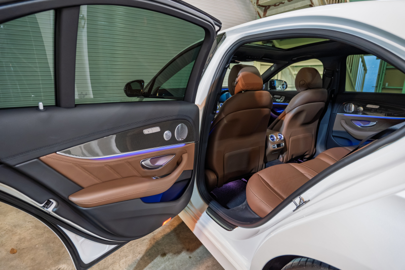 AMG Eクラス E43 4MATIC ﾚｰﾀﾞｰSP　ACC 茶革 ﾋｰﾀｰ ﾊﾟﾉﾗﾏSR 純正ﾅﾋﾞTV ﾌﾞﾙﾒｽﾀｰS 360ｶﾒﾗ Carplay ﾍｯﾄﾞｱｯﾌﾟD LEDﾍｯﾄﾞﾗｲﾄ AMGｴｸﾞｿﾞｰｽﾄ AMGｴｱﾛ&20ｲﾝﾁAW　2年保証