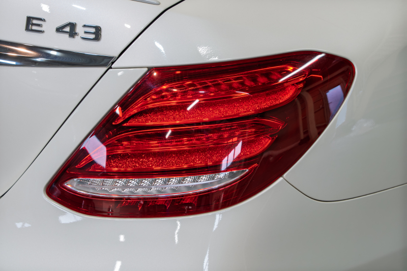 AMG Eクラス E43 4MATIC ﾚｰﾀﾞｰSP　ACC 茶革 ﾋｰﾀｰ ﾊﾟﾉﾗﾏSR 純正ﾅﾋﾞTV ﾌﾞﾙﾒｽﾀｰS 360ｶﾒﾗ Carplay ﾍｯﾄﾞｱｯﾌﾟD LEDﾍｯﾄﾞﾗｲﾄ AMGｴｸﾞｿﾞｰｽﾄ AMGｴｱﾛ&20ｲﾝﾁAW　2年保証