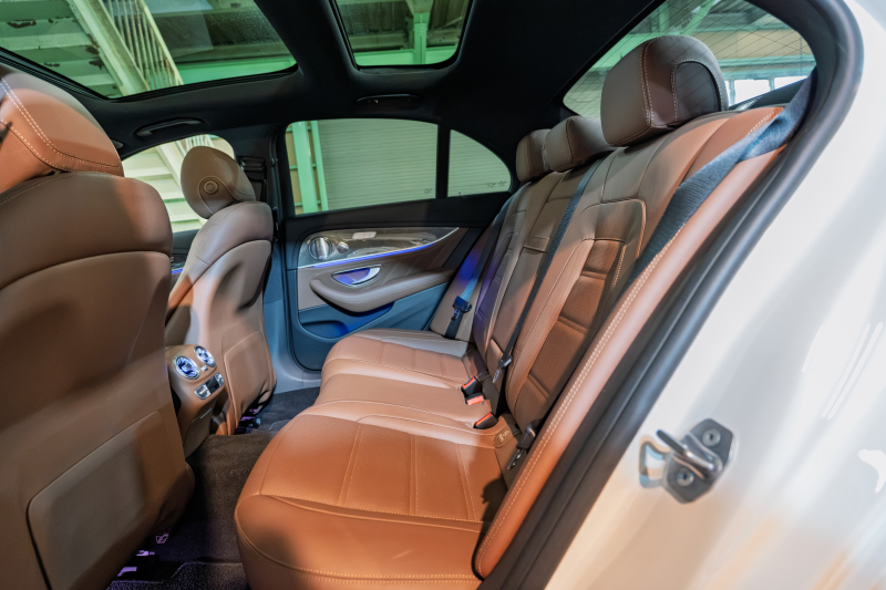 AMG Eクラス E43 4MATIC ﾚｰﾀﾞｰSP　ACC 茶革 ﾋｰﾀｰ ﾊﾟﾉﾗﾏSR 純正ﾅﾋﾞTV ﾌﾞﾙﾒｽﾀｰS 360ｶﾒﾗ Carplay ﾍｯﾄﾞｱｯﾌﾟD LEDﾍｯﾄﾞﾗｲﾄ AMGｴｸﾞｿﾞｰｽﾄ AMGｴｱﾛ&20ｲﾝﾁAW　2年保証