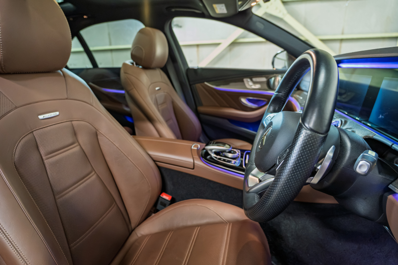 AMG Eクラス E43 4MATIC ﾚｰﾀﾞｰSP　ACC 茶革 ﾋｰﾀｰ ﾊﾟﾉﾗﾏSR 純正ﾅﾋﾞTV ﾌﾞﾙﾒｽﾀｰS 360ｶﾒﾗ Carplay ﾍｯﾄﾞｱｯﾌﾟD LEDﾍｯﾄﾞﾗｲﾄ AMGｴｸﾞｿﾞｰｽﾄ AMGｴｱﾛ&20ｲﾝﾁAW　2年保証