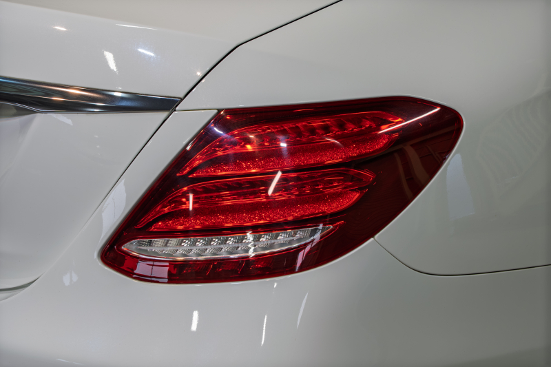 メルセデスベンツ Eクラス E200 AVG AMGﾗｲﾝ ﾚｰﾀﾞｰｾｰﾌﾃｨPKG　中期 ACC 黒革 ﾊﾟﾉﾗﾏSR ﾅﾋﾞTV 360ｶﾒﾗ Blouetoothｵｰﾃﾞｨｵ ﾏﾙﾁﾋﾞｰﾑLED AMGｴｱﾛ&19ｲﾝﾁAW　2年保証