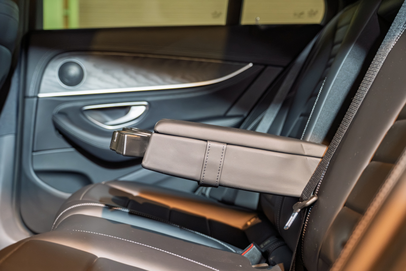 メルセデスベンツ Eクラス E200 AVG AMGﾗｲﾝ ﾚｰﾀﾞｰｾｰﾌﾃｨPKG　中期 ACC 黒革 ﾊﾟﾉﾗﾏSR ﾅﾋﾞTV 360ｶﾒﾗ Blouetoothｵｰﾃﾞｨｵ ﾏﾙﾁﾋﾞｰﾑLED AMGｴｱﾛ&19ｲﾝﾁAW　2年保証