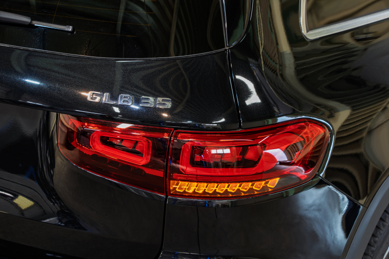 AMG GLB GLB35 4MATIC AMGｱﾄﾞﾊﾞﾝｽﾄﾞPKG ﾚｰﾀﾞｰSP　1ｵｰﾅｰ ACC 赤/黒革 ﾊﾟﾉﾗﾏSR MBUXﾅﾋﾞ 360ｶﾒﾗ HUD ｶｰﾎﾞﾝ調ｲﾝﾃﾘｱﾄﾘﾑ AMGﾄﾞﾗｲﾌﾞｺﾝﾄﾛｰﾙｽｲｯﾁ AMGｴｱﾛ＆19ｲﾝﾁAW　2年保証