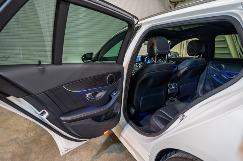 メルセデスベンツ Cクラス C200 AVG AMGﾗｲﾝ　後期ﾓﾃﾞﾙ 黒革 ﾊﾟﾉﾗﾏｻﾝﾙｰﾌ ﾅﾋﾞTV ﾊﾞｯｸｶﾒﾗ Carplay ｱﾀﾞﾌﾟﾃｨﾌﾞｸﾙｰｽﾞｺﾝﾄﾛｰﾙ ﾏﾙﾁﾋﾞｰﾑLED 自動ﾘｱｹﾞｰﾄ AMGｴｱﾛ&18ｲﾝﾁAW　2年保証