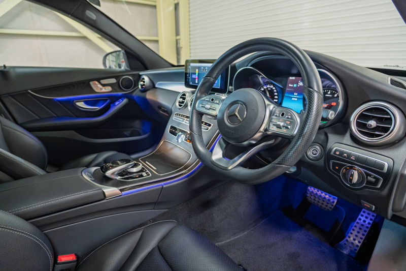メルセデスベンツ Cクラス C200 AVG AMGﾗｲﾝ　後期ﾓﾃﾞﾙ 黒革 ﾊﾟﾉﾗﾏｻﾝﾙｰﾌ ﾅﾋﾞTV ﾊﾞｯｸｶﾒﾗ Carplay ｱﾀﾞﾌﾟﾃｨﾌﾞｸﾙｰｽﾞｺﾝﾄﾛｰﾙ ﾏﾙﾁﾋﾞｰﾑLED 自動ﾘｱｹﾞｰﾄ AMGｴｱﾛ&18ｲﾝﾁAW　2年保証