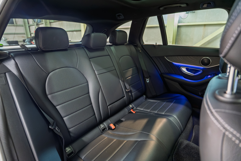 メルセデスベンツ Cクラス C200 AVG AMGﾗｲﾝ　後期ﾓﾃﾞﾙ 黒革 ﾊﾟﾉﾗﾏｻﾝﾙｰﾌ ﾅﾋﾞTV ﾊﾞｯｸｶﾒﾗ Carplay ｱﾀﾞﾌﾟﾃｨﾌﾞｸﾙｰｽﾞｺﾝﾄﾛｰﾙ ﾏﾙﾁﾋﾞｰﾑLED 自動ﾘｱｹﾞｰﾄ AMGｴｱﾛ&18ｲﾝﾁAW　2年保証