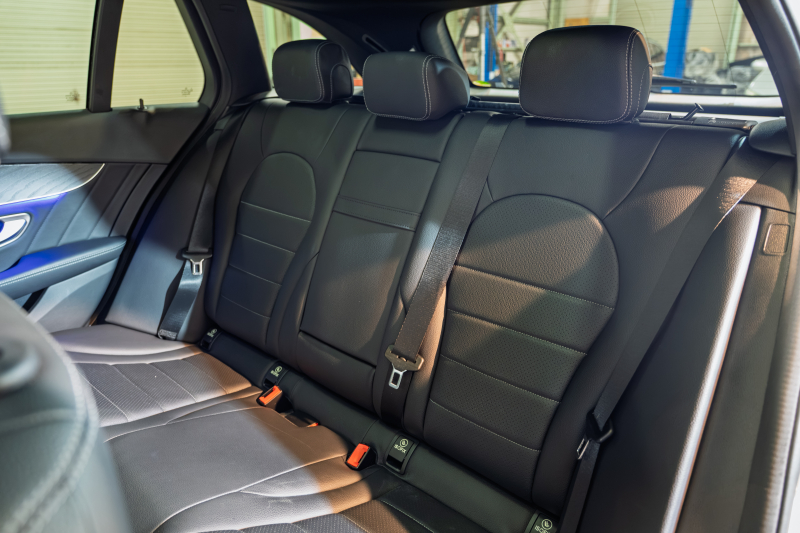 メルセデスベンツ Cクラス C200 AVG AMGﾗｲﾝ　後期ﾓﾃﾞﾙ 黒革 ﾊﾟﾉﾗﾏｻﾝﾙｰﾌ ﾅﾋﾞTV ﾊﾞｯｸｶﾒﾗ Carplay ｱﾀﾞﾌﾟﾃｨﾌﾞｸﾙｰｽﾞｺﾝﾄﾛｰﾙ ﾏﾙﾁﾋﾞｰﾑLED 自動ﾘｱｹﾞｰﾄ AMGｴｱﾛ&18ｲﾝﾁAW　2年保証