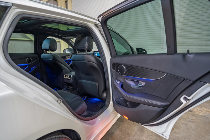 メルセデスベンツ Cクラス C200 AVG AMGﾗｲﾝ　後期ﾓﾃﾞﾙ 黒革 ﾊﾟﾉﾗﾏｻﾝﾙｰﾌ ﾅﾋﾞTV ﾊﾞｯｸｶﾒﾗ Carplay ｱﾀﾞﾌﾟﾃｨﾌﾞｸﾙｰｽﾞｺﾝﾄﾛｰﾙ ﾏﾙﾁﾋﾞｰﾑLED 自動ﾘｱｹﾞｰﾄ AMGｴｱﾛ&18ｲﾝﾁAW　2年保証