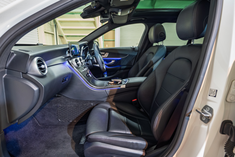 メルセデスベンツ Cクラス C200 AVG AMGﾗｲﾝ　後期ﾓﾃﾞﾙ 黒革 ﾊﾟﾉﾗﾏｻﾝﾙｰﾌ ﾅﾋﾞTV ﾊﾞｯｸｶﾒﾗ Carplay ｱﾀﾞﾌﾟﾃｨﾌﾞｸﾙｰｽﾞｺﾝﾄﾛｰﾙ ﾏﾙﾁﾋﾞｰﾑLED 自動ﾘｱｹﾞｰﾄ AMGｴｱﾛ&18ｲﾝﾁAW　2年保証