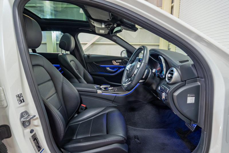 メルセデスベンツ Cクラス C200 AVG AMGﾗｲﾝ　後期ﾓﾃﾞﾙ 黒革 ﾊﾟﾉﾗﾏｻﾝﾙｰﾌ ﾅﾋﾞTV ﾊﾞｯｸｶﾒﾗ Carplay ｱﾀﾞﾌﾟﾃｨﾌﾞｸﾙｰｽﾞｺﾝﾄﾛｰﾙ ﾏﾙﾁﾋﾞｰﾑLED 自動ﾘｱｹﾞｰﾄ AMGｴｱﾛ&18ｲﾝﾁAW　2年保証