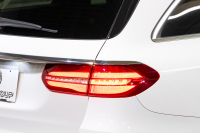 メルセデスベンツ Eクラス E200 ｽﾃｰｼｮﾝﾜｺﾞﾝ AVG AMGﾗｲﾝ ｴｸｽｸﾙｰｼﾌﾞ&ﾚｰﾀﾞｰｾｰﾌﾃｨPKG　中期ﾓﾃﾞﾙ BSG搭載 黒革 ｼｰﾄﾋｰﾀｰ 純正ﾅﾋﾞTV CarPlay ﾍｯﾄﾞｱｯﾌﾟD 360ｶﾒﾗ ﾌﾞﾙﾒｽﾀｰ ｴｱﾊﾞﾗﾝｽP ﾏﾙﾁﾋﾞｰﾑLED AMGｴｱﾛ&19AW　2年保証