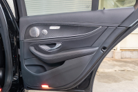 メルセデスベンツ Eクラス E200 ｽﾎﾟｰﾂ AMGｲﾝﾃﾘｱPKG ｴｸｽｸﾙｰｼﾌﾞ&ﾚｰﾀﾞｰSP　後期 BSG搭載 黒革 ﾊﾟﾉﾗﾏSR ﾅﾋﾞTV 360°ｶﾒﾗ ﾌﾞﾙﾒｽﾀｰ ﾍｯﾄﾞｱｯﾌﾟD ﾜｲﾔﾚｽﾁｬｰｼﾞ 自動ﾄﾗﾝｸ LEDﾍｯﾄﾞﾗｲﾄ　2年保証