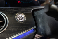 メルセデスベンツ Eクラス E200 ｽﾎﾟｰﾂ AMGｲﾝﾃﾘｱPKG ｴｸｽｸﾙｰｼﾌﾞ&ﾚｰﾀﾞｰSP　後期 BSG搭載 黒革 ﾊﾟﾉﾗﾏSR ﾅﾋﾞTV 360°ｶﾒﾗ ﾌﾞﾙﾒｽﾀｰ ﾍｯﾄﾞｱｯﾌﾟD ﾜｲﾔﾚｽﾁｬｰｼﾞ 自動ﾄﾗﾝｸ LEDﾍｯﾄﾞﾗｲﾄ　2年保証