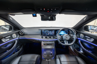 メルセデスベンツ Eクラス E200 ｽﾎﾟｰﾂ AMGｲﾝﾃﾘｱPKG ｴｸｽｸﾙｰｼﾌﾞ&ﾚｰﾀﾞｰSP　後期 BSG搭載 黒革 ﾊﾟﾉﾗﾏSR ﾅﾋﾞTV 360°ｶﾒﾗ ﾌﾞﾙﾒｽﾀｰ ﾍｯﾄﾞｱｯﾌﾟD ﾜｲﾔﾚｽﾁｬｰｼﾞ 自動ﾄﾗﾝｸ LEDﾍｯﾄﾞﾗｲﾄ　2年保証