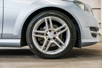 メルセデスベンツ Cクラス C200 BE-EF AVG ﾕｰﾃｨﾘﾃｨ&ﾚｰﾀﾞｰｾｰﾌﾃｨｰPKG　黒革 純正ﾅﾋﾞTV Bｶﾒﾗ ﾊﾟｰｸﾄﾛﾆｯｸ ｷｾﾉﾝ LEDﾄﾞﾗｲﾋﾞﾝｸﾞﾗｲﾄ Pｽﾀ AMGｴｱﾛ＆17AW ﾄﾞﾘﾙﾄﾞﾛｰﾀｰ ﾛｺﾞ入ｷｬﾘﾊﾟｰ　2年保証