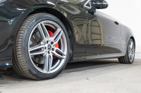 メルセデスベンツ Eクラス E200 ｶﾌﾞﾘｵﾚ ｽﾎﾟｰﾂ ﾚｰﾀﾞｰｾｰﾌﾃｨPKG 　赤幌 黒革 ｼｰﾄﾋｰﾀｰ 純正ﾅﾋﾞ ﾌﾙｾｸﾞTV CarPlay HUD ﾏﾙﾁﾋﾞｰﾑLED ﾌﾞﾙﾒｽﾀｰ ﾏﾙﾁｶﾗｰｱﾝﾋﾞｴﾝﾄﾗｲﾄ AMGｴｱﾛ&19ｲﾝﾁAW　2年保証