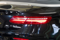 メルセデスベンツ Eクラス E200 ｶﾌﾞﾘｵﾚ ｽﾎﾟｰﾂ ﾚｰﾀﾞｰｾｰﾌﾃｨPKG 　赤幌 黒革 ｼｰﾄﾋｰﾀｰ 純正ﾅﾋﾞ ﾌﾙｾｸﾞTV CarPlay HUD ﾏﾙﾁﾋﾞｰﾑLED ﾌﾞﾙﾒｽﾀｰ ﾏﾙﾁｶﾗｰｱﾝﾋﾞｴﾝﾄﾗｲﾄ AMGｴｱﾛ&19ｲﾝﾁAW　2年保証