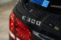 メルセデスベンツ Eクラス E300ﾜｺﾞﾝ AMGｽﾎﾟｰﾂ&ﾚｰﾀﾞｰｾｰﾌﾃｨPKG　後期 Pｽﾀ 黒革 ﾊﾟﾉﾗﾏSR ﾅﾋﾞTV 360ｶﾒ Bluetooth対応 LEDﾍｯﾄﾞﾗｲﾄ 自動ﾃｰﾙｹﾞｰﾄ ﾌｯﾄｵｰﾌﾟﾅｰ ﾊﾟｰｸﾄﾛﾆｯｸ AMGｴｱﾛ&18AW　2年保証