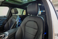 メルセデスベンツ Cクラス C200 AVG AMGﾗｲﾝ　後期ﾓﾃﾞﾙ 黒革 ﾊﾟﾉﾗﾏｻﾝﾙｰﾌ ﾅﾋﾞTV ﾊﾞｯｸｶﾒﾗ Carplay ｱﾀﾞﾌﾟﾃｨﾌﾞｸﾙｰｽﾞｺﾝﾄﾛｰﾙ ﾏﾙﾁﾋﾞｰﾑLED 自動ﾘｱｹﾞｰﾄ AMGｴｱﾛ&18ｲﾝﾁAW　2年保証