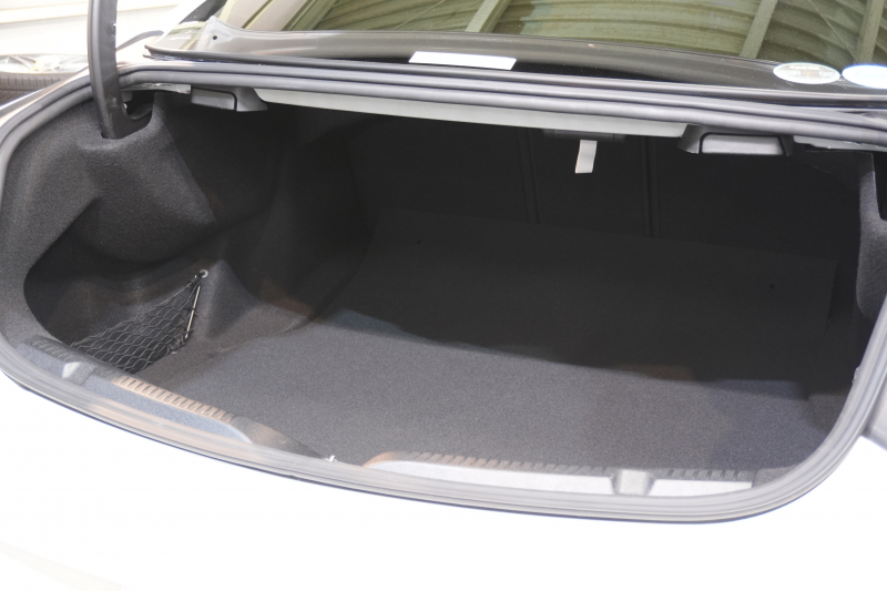 E200 クーペ スポーツ 快適装備と安全性能が充実の正規ディーラー車