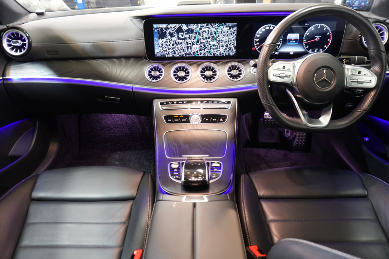 E200 クーペ スポーツ 快適装備と安全性能が充実の正規ディーラー車