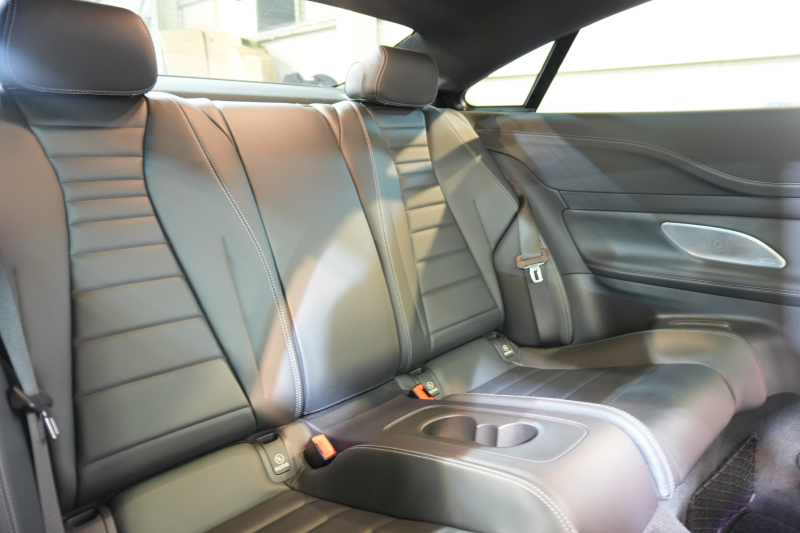 E200 クーペ スポーツ 快適装備と安全性能が充実の正規ディーラー車