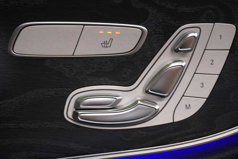 E200 クーペ スポーツ 快適装備と安全性能が充実の正規ディーラー車