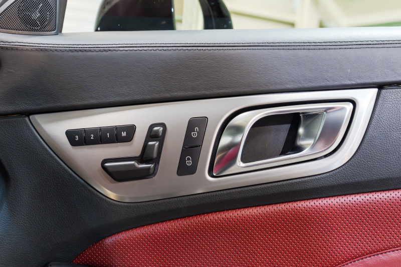 メルセデスベンツ SLK350 AMGスポーツ 赤ナッパ革＆快適装備充実の中古輸入車