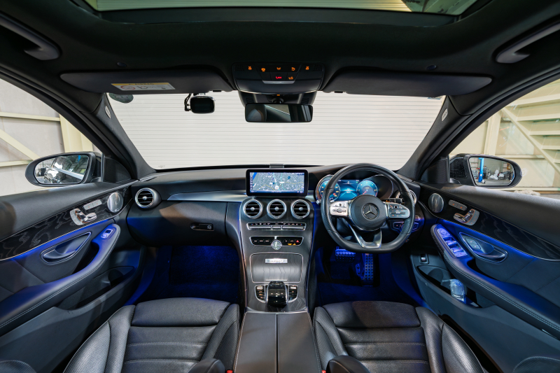 メルセデスベンツ C220d ローレウスED 黒革・パノラマSR装備の安心中古輸入車