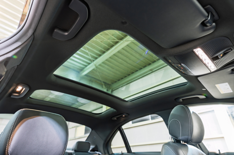 メルセデスベンツ C220d ローレウスED 黒革・パノラマSR装備の安心中古輸入車