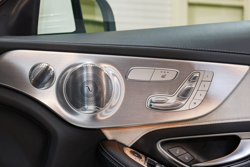 AMG C63S クーペ 快適装備とスポーティ性能が魅力の正規ディーラー中古車