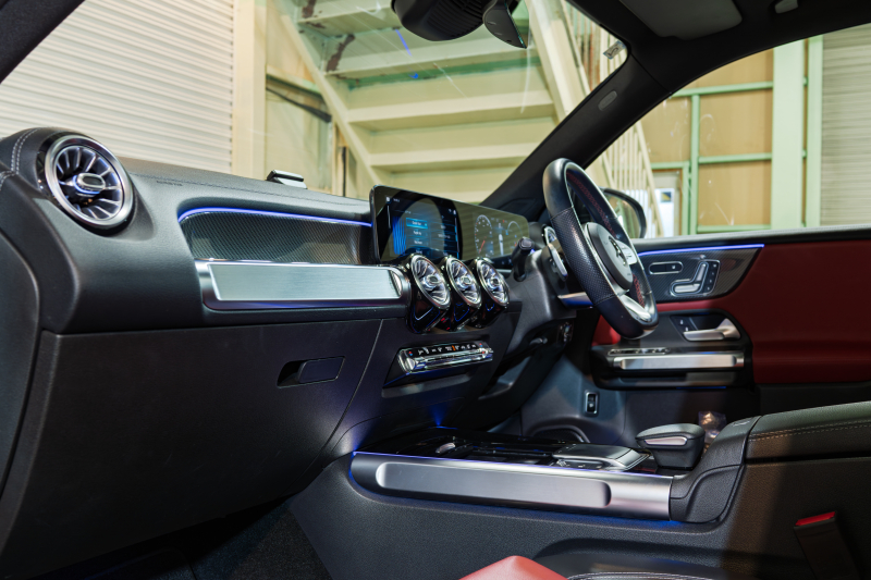 メルセデス・ベンツ GLB200d AMGライン 入庫！黒赤革×充実装備の人気SUV