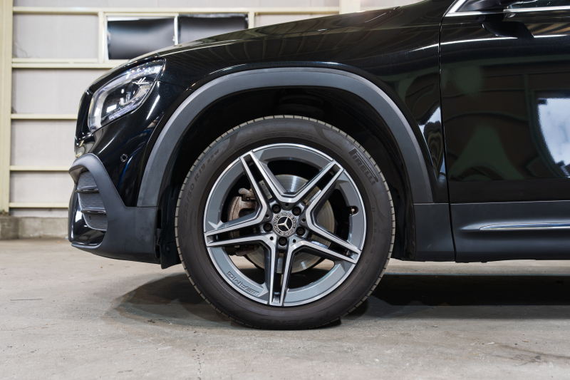 メルセデス・ベンツ GLB200d AMGライン 入庫！黒赤革×充実装備の人気SUV