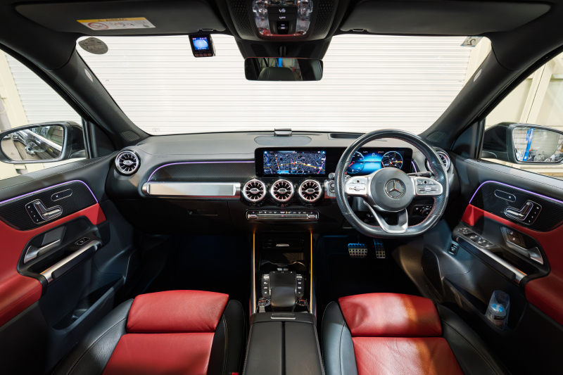 メルセデス・ベンツ GLB200d AMGライン 入庫！黒赤革×充実装備の人気SUV