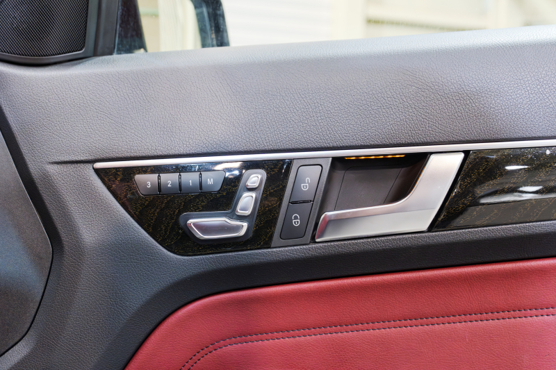 1オーナー メルセデスベンツ E250クーペ AMGスポーツ入庫しました！