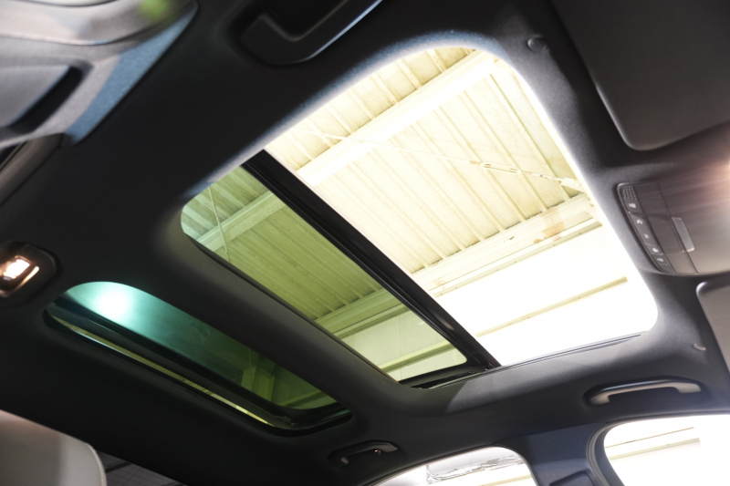 AMGライン装備のE250！パノラマSR＆Burmester付き上質セダン