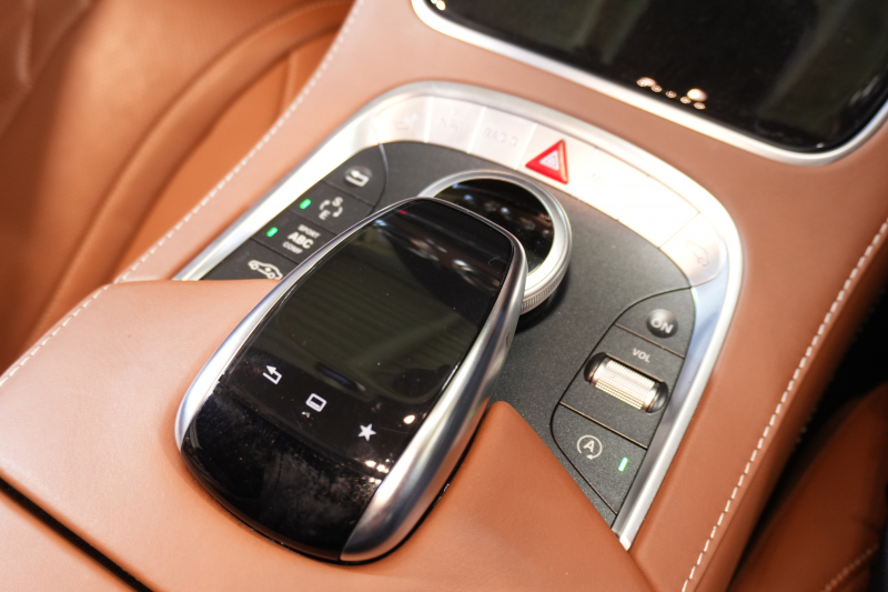 メルセデスベンツ S550クーペ AMGライン入庫 スワロフスキー装備が輝く特別な一台