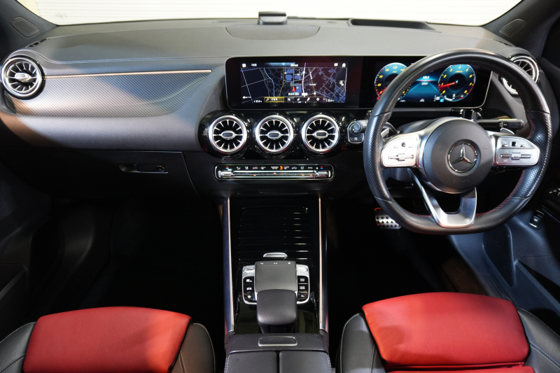 メルセデスベンツ B180 AMGライン入庫 赤黒レザーが魅力のコンパクトプレミアム