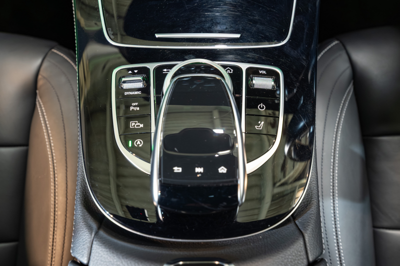 実用性と上質さを兼ね備えたEクラスワゴン E200 AMGライン